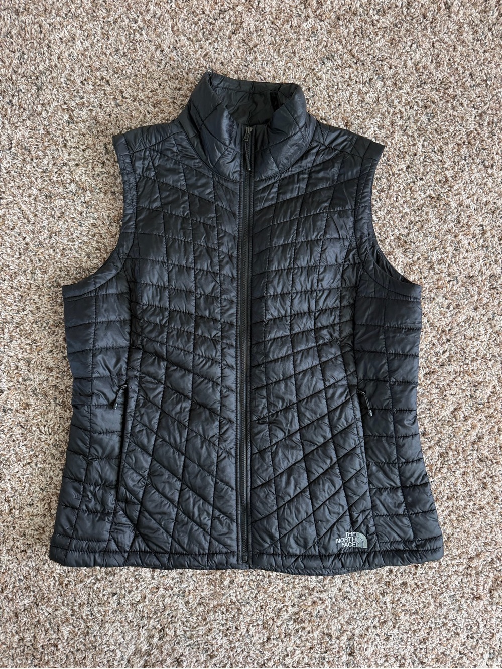 The North Face Women's Thermoball Trekker Vest in Black, size Large like NEW